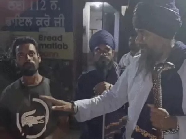 ਲੁਧਿਆਣਾ: ਨਿਹੰਗ ਸਿੰਘਾਂ ਨੇ 6 ਸਾਲਾਂ ਤੋਂ ਬੰਧਕ ਬਣਾਏ ਮਜ਼ਦੂਰ ਨੂੰ ਕਰਵਾਇਆ ਆਜ਼ਾਦ, ਜ਼ਮੀਂਦਾਰ ਦੀ ਪਿਸਤੌਲ ਜ਼ਬਤ