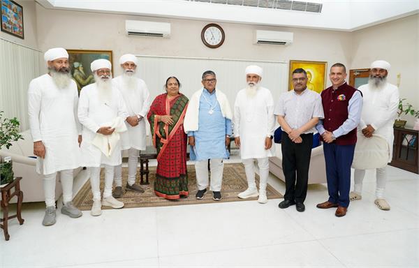 governor meets satguru uday singh at punjab lok bhawan