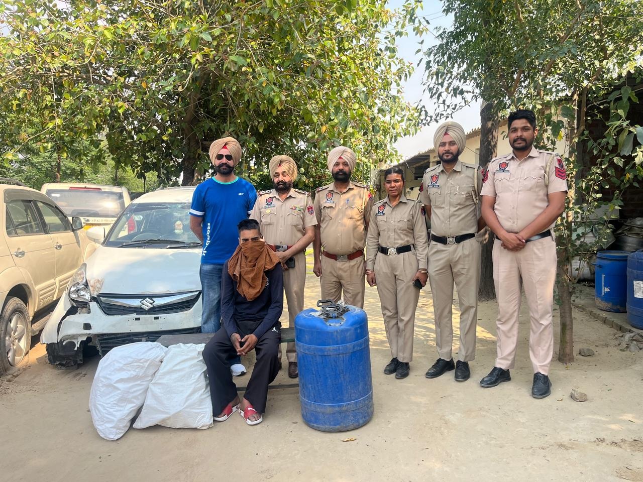 ਤਸਕਰਾਂ ਦੀ ਗੱਡੀ ਪਲਟੀ! ਨਾਜਾਇਜ਼ ਸ਼ਰਾਬ ਸਣੇ ਮੁਲਜ਼ਮ ਕਾਬੂ