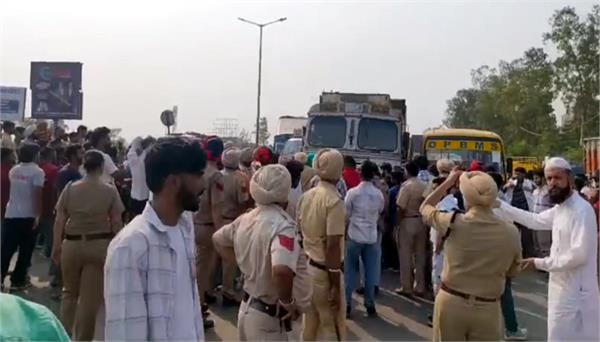 students block sirhind national highway