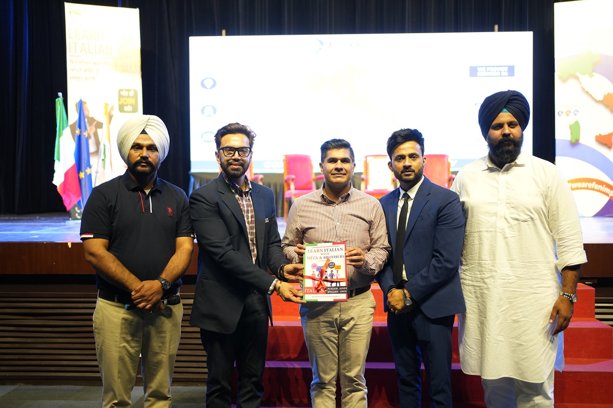 ਮਲਕੀਤ ਨੀਟਾ ਦੀ ਪੰਜਾਬੀ ‘ਚ ਇਟਾਲੀਅਨ ਭਾਸ਼ਾ ਸਿਖਾਉਣ ਵਾਲੀ ਕਿਤਾਬ ਸ਼੍ਰੀ ਅਭਿਜੈ ਚੋਪੜਾ ਵੱਲੋਂ ਲੋਕ ਅਰਪਣ