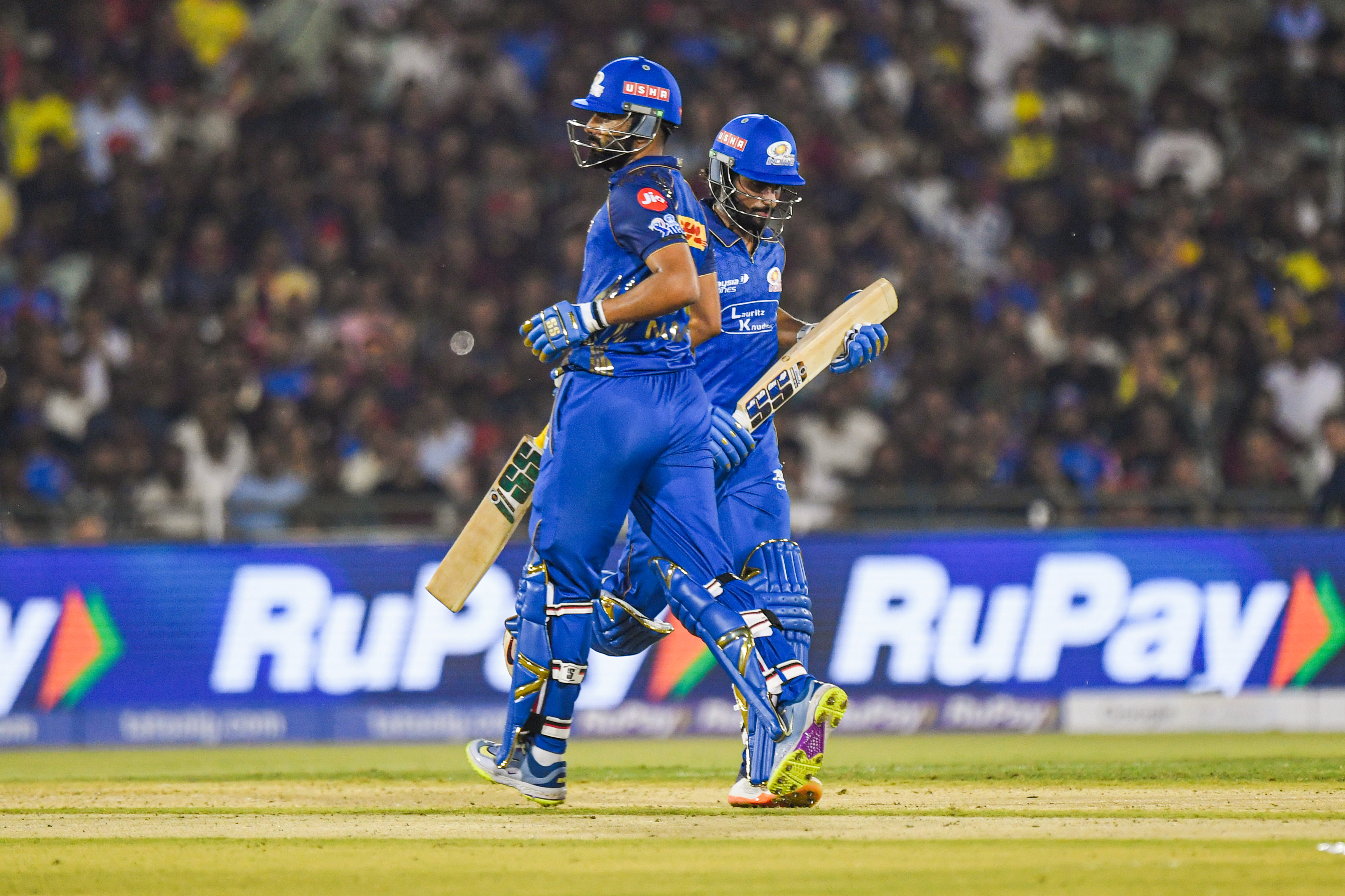 RCB vs MI : ਮੁੰਬਈ ਨੇ ਬੈਂਗਲੁਰੂ ਨੂੰ ਦਿੱਤਾ 167 ਦੌੜਾਂ ਦਾ ਟੀਚਾ, ਭੁਵਨੇਸ਼ਵਰ ਨੇ ਝਟਕਾਈਆਂ 4 ਵਿਕਟਾਂ