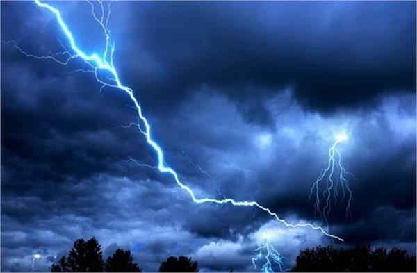 7 people killed by lightning strike