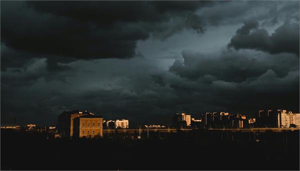 thunderstorm and lightning warning issued