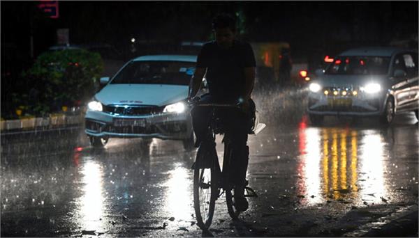 rain and thunderstorm in delhi