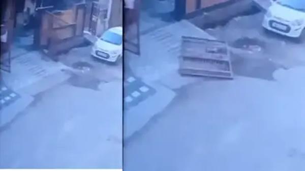 iron gate collapses in noida