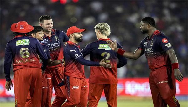 rcb beats mumbai by 2 wickets
