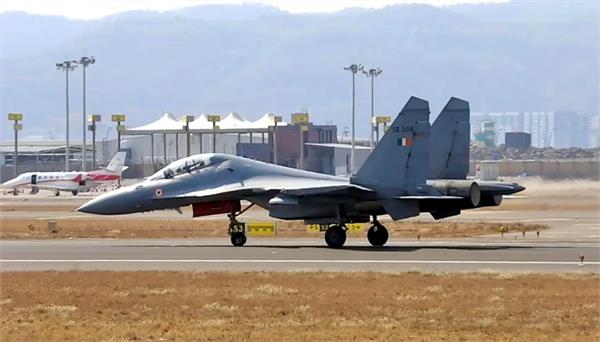sukhoi su 30 mki fighter jet lands at navi mumbai airport