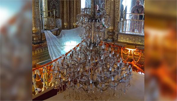 lighting chandelier installed in sachkhand sri harmandir sahib switched off