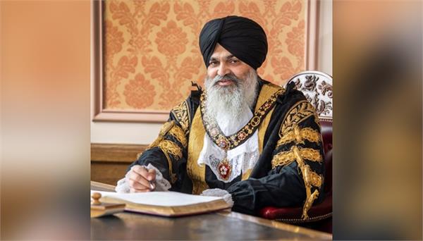 leicester s first sikh lord mayor kulwinder singh johal takes office