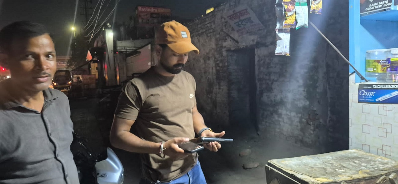 ਸਿਗਰੇਟਾਂ ਦਾ ਖੋਖਾ ਲੁੱਟਣ ਆਏ ਲੁਟੇਰਿਆਂ ਨਾਲ ਭਿੜਿਆ ਮਜ਼ਦੂਰ; ਖੋਹਿਆ ਪਿਸਤੌਲ, ਲੁਟੇਰੇ ਕੈਸ਼ ਲੈ ਕੇ ਹੋਏ ਫ਼ਰਾਰ