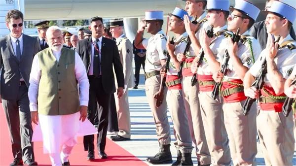 pm modi reached france