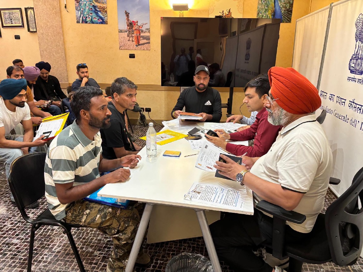 ਮਿਲਾਨ ''ਚ ਭਾਰਤੀ ਕੌਂਸਲੇਟ ਦਾ ਵਿਸ਼ੇਸ਼ ਉਪਰਾਲਾ, ਓਪਨ ਹਾਊਸ ਕੈਂਪ ''ਚ 131 ਬਿਨੈਕਾਰਾਂ ਨੇ ਕਰਵਾਏ ਪਾਸਪੋਰਟ ਰੀ-ਇਸ਼ੂ