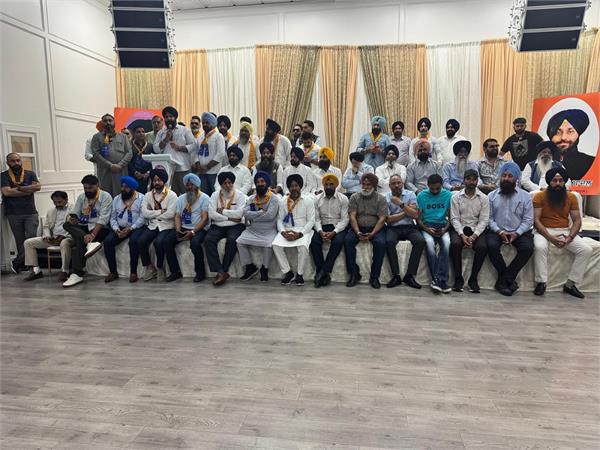 sukhbir badal warmly welcomes 11 member delegation sent to canada