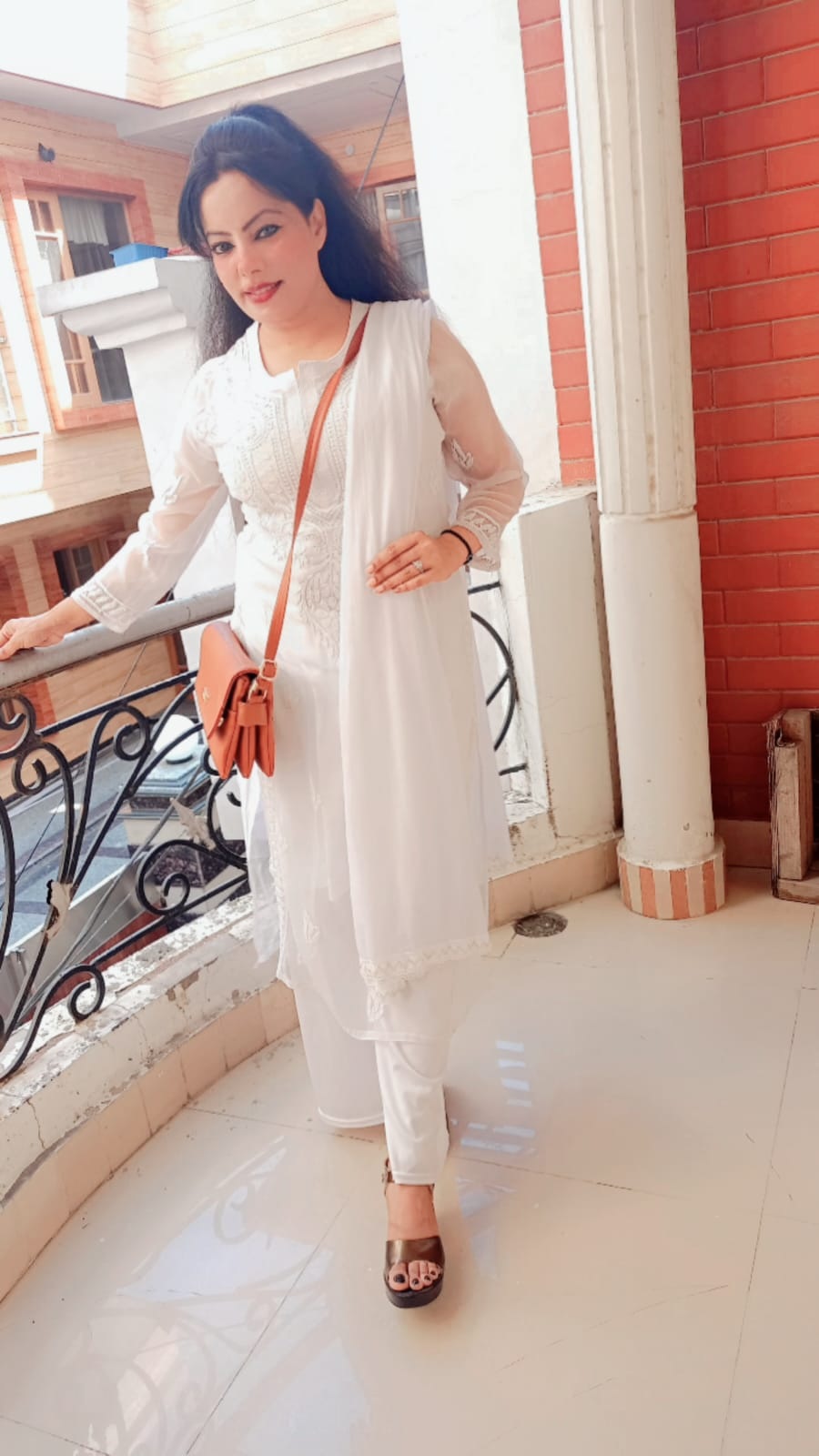ਮੁਟਿਆਰਾਂ ਨੂੰ ਸਿੰਪਲ-ਸੋਬਰ ਲੁੱਕ ਦੇ ਰਹੇ ‘ਵ੍ਹਾਈਟ ਸੂਟ’