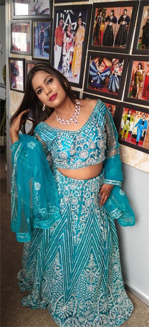 heavy work  lehenga choli  young women  royal look