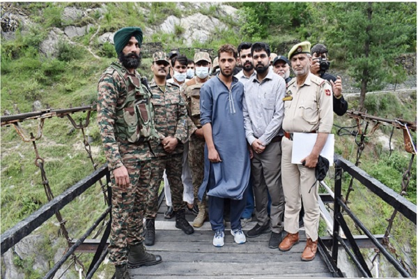 LoC ਪਾਰ ਕਰਨ ਵਾਲੇ ਪਾਕਿਸਤਾਨੀ ਨਾਗਰਿਕ ਨੂੰ ਪਾਕਿਸਤਾਨ ਭੇਜਿਆ ਗਿਆ ਵਾਪਸ : ਫ਼ੌਜ