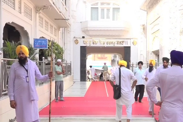 ਪੰਜਾਬ ਦੇ ਵਿਧਾਇਕ ਸ੍ਰੀ ਅਕਾਲ ਤਖ਼ਤ ਸਾਹਿਬ ਵਿਖੇ ਪੁੱਜਣੇ ਸ਼ੁਰੂ, ਜੱਥੇਦਾਰ ਵਲੋਂ ਕੀਤਾ ਗਿਆ ਹੈ ਤਲਬ (ਵੀਡੀਓ)