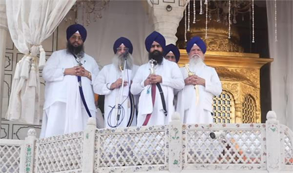ਸ੍ਰੀ ਅਕਾਲ ਤਖਤ ਸਾਹਿਬ ਵੱਲੋਂ ਵਿਦੇਸ਼ਾਂ ਨਾਲ ਸਬੰਧਤ ਗੁਰਦੁਆਰਾ ਪ੍ਰਬੰਧਕ ਕਮੇਟੀਆਂ ਖਿਲਾਫ ਸਖ਼ਤ ਫੈਸਲੇ