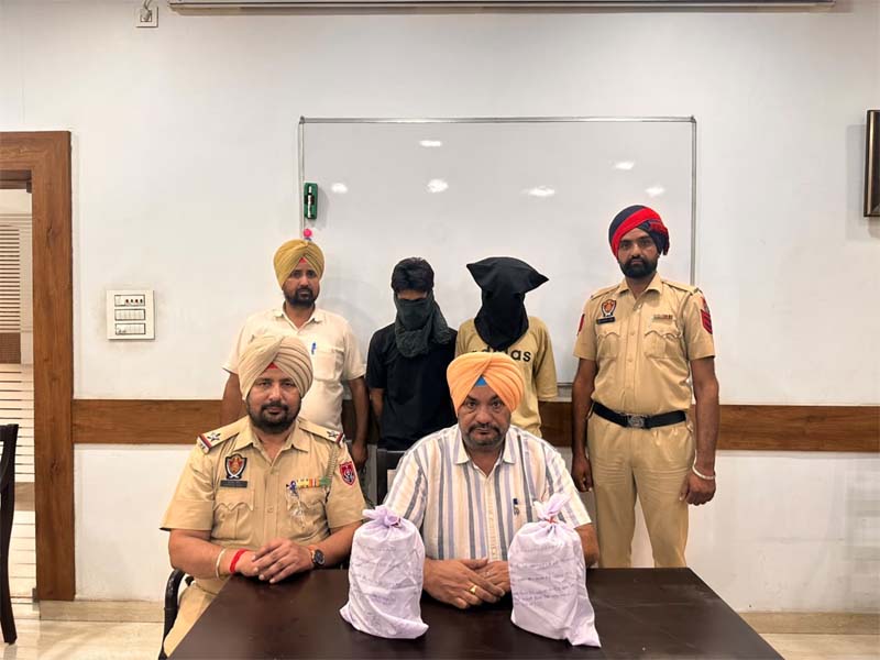 1 ਕਿੱਲੋ ਅਫ਼ੀਮ ਤੇ ਅੱਧਾ ਕਿੱਲੋ ਹੈਰੋਇਨ ਸਣੇ ਕ੍ਰਾਈਮ ਬ੍ਰਾਂਚ ਨੇ ਗ੍ਰਿਫ਼ਤਾਰ ਕੀਤੇ 2 ਨਸ਼ਾ ਸਮੱਗਲਰ