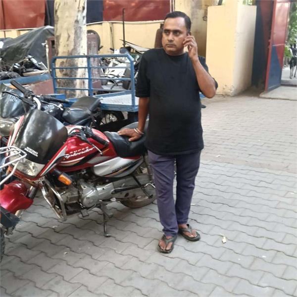 vegetable seller recovers his stolen motorcycle himself