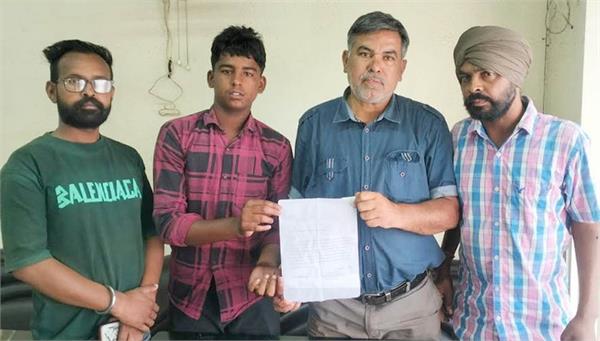 e rickshaw driver beaten up
