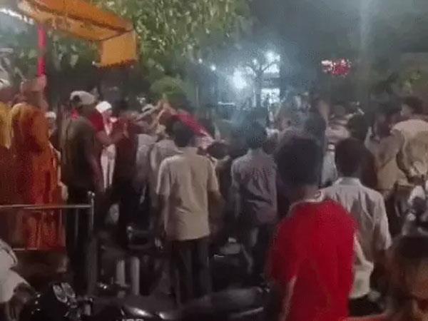 bloody clash outside temple in amritsar