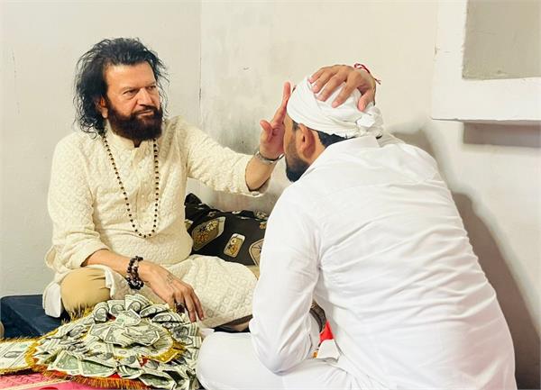 jalandhar  sufi singer hansraj hans takes on new disciple
