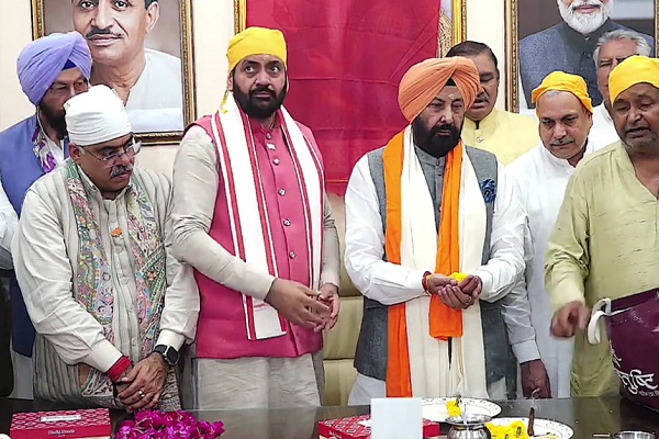 ਕੇਵਲ ਸਿੰਘ ਢਿੱਲੋਂ ਨੇ ਸਾਂਭਿਆ ਪੰਜਾਬ ਭਾਜਪਾ ਦਾ ਕਾਰਜਭਾਰ, ਹਰਿਆਣਾ ਦੇ CM ਸੈਣੀ ਰਹੇ ਮੌਜੂਦ (ਵੀਡੀਓ)