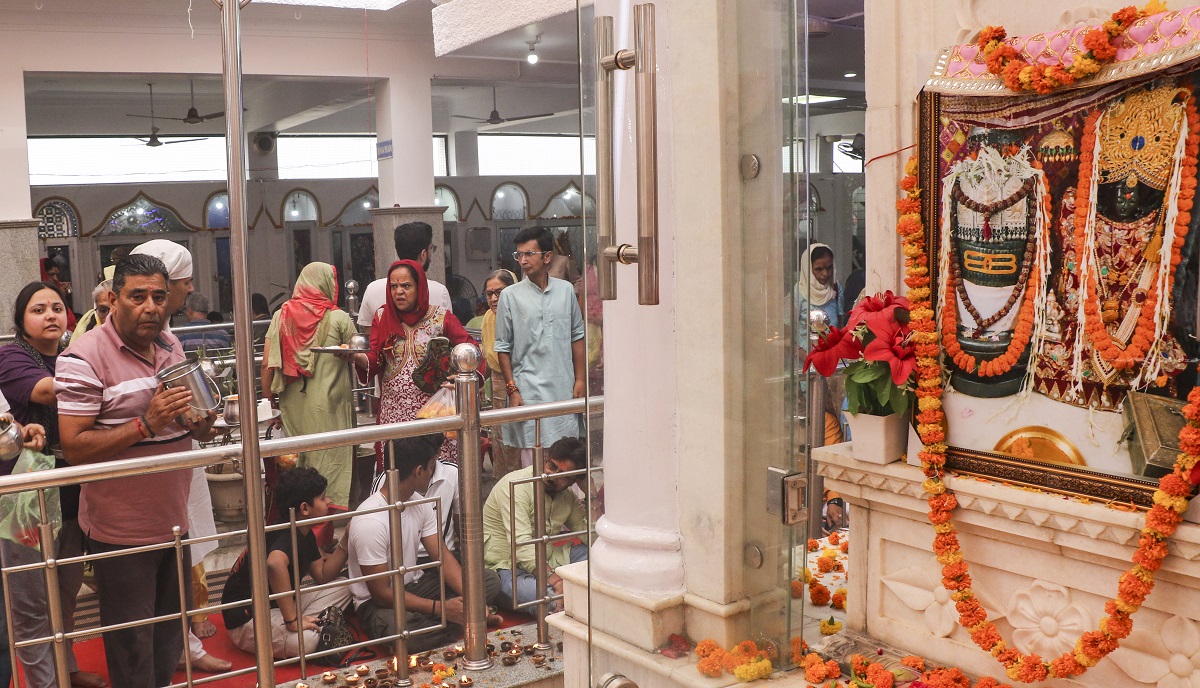 ਜੰਮੂ ਕਸ਼ਮੀਰ ਦੇ ਤੁਲਮੁੱਲਾ 'ਚ ਖੀਰ ਭਵਾਨੀ ਮੇਲੇ 'ਚ ਕਸ਼ਮੀਰੀ ਪੰਡਿਤਾਂ ਦੀ ਲੱਗੀ ਭਾਰੀ ਭੀੜ