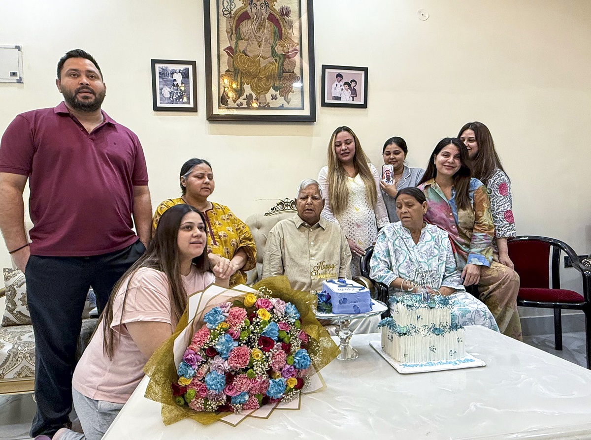79 ਸਾਲ ਦੇ ਹੋਏ ਲਾਲੂ ਯਾਦਵ, ਪਰਿਵਾਰ ਨਾਲ ਕੇਕ ਕੱਟ ਮਨਾਇਆ ਜਨਮ ਦਿਨ