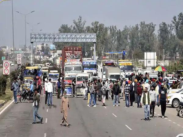 traffic jams on main roads of punjab haryana and himachal