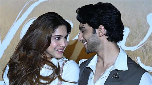 stars attend special screening of   main vaapas aunga  