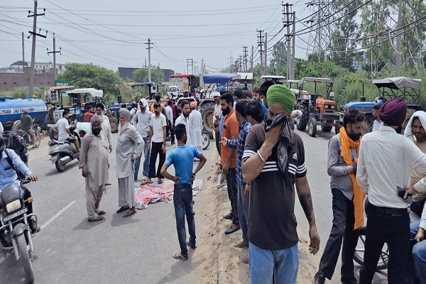 ਬਿਜਲੀ ਸਪਲਾਈ ਨਾ ਮਿਲਣ ''ਤੇ ਕਿਸਾਨਾਂ ਨੇ ਸੈਦਪੁਰਾ ਗਰਿੱਡ ਅੱਗੇ ਲਾਇਆ ਧਰਨਾ