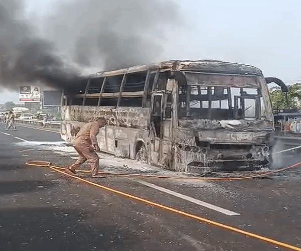 ac bus  fire  passengers  driver  police