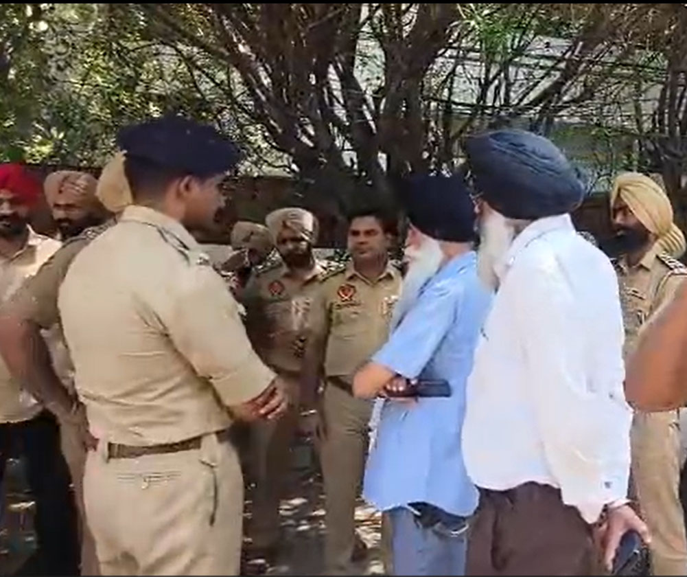 ਬਿਕਰਮ ਮਜੀਠੀਆ ਦੇ ਘਰ ਪੁਲਸ ਕਾਰਵਾਈ ’ਤੇ ਉੱਠੇ ਸਵਾਲ, ਵਕੀਲ ਤੇ SGPC ਮੈਂਬਰ ਨੇ ਜਤਾਇਆ ਇਤਰਾਜ਼