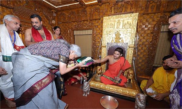 nirmala sitharaman  udupi  sri krishna matha  pooja