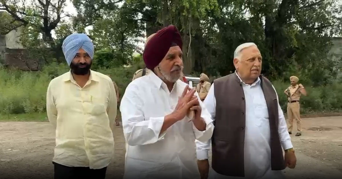 ਕਾਦੀਆਂ  ਨਗਰ ਕੌਂਸਲ ਚੋਣਾਂ: ਤ੍ਰਿਪਤ ਰਜਿੰਦਰ ਸਿੰਘ ਬਾਜਵਾ ਨੇ ਵੋਟ ਪਾਈ