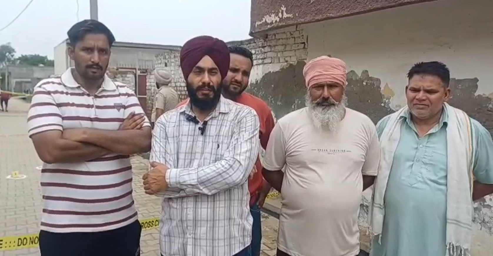 ਗੁਰਦਾਸਪੁਰ 'ਚ ਮੌਜੂਦਾ ਸਰਪੰਚ ਦੇ ਘਰ ਚੱਲੀਆਂ ਗੋਲੀਆਂ, ਵਾਰਦਾਤ ਨੂੰ ਅੰਜਾਮ ਦੇ ਫਰਾਰ ਹੋਏ 2 ਅਣਪਛਾਤੇ