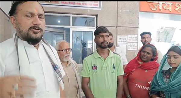 newlywed couple who made reel the parikrama of shri durgiana tirtha apologized