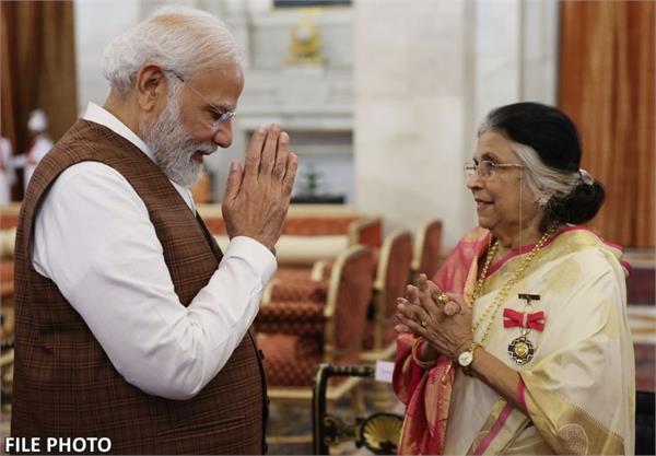 narendra modi  singer  suman kalyanpur  death  mourning