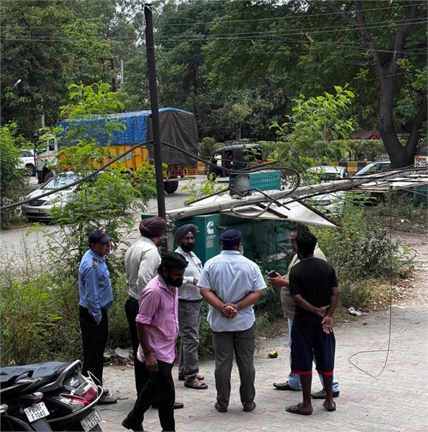 road accident outside maqsudan sabji mandi jalandhar