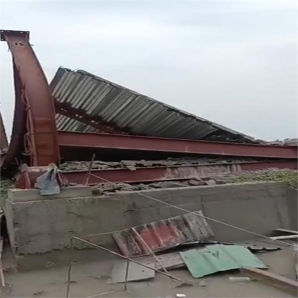 kolkata under construction warehouse collapses rescue