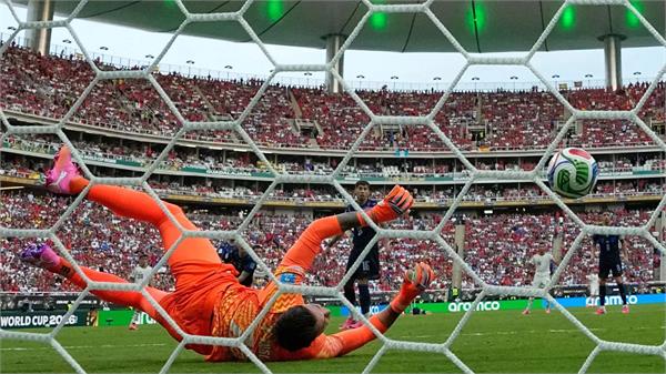 spain took advantage of muslera  s mistake
