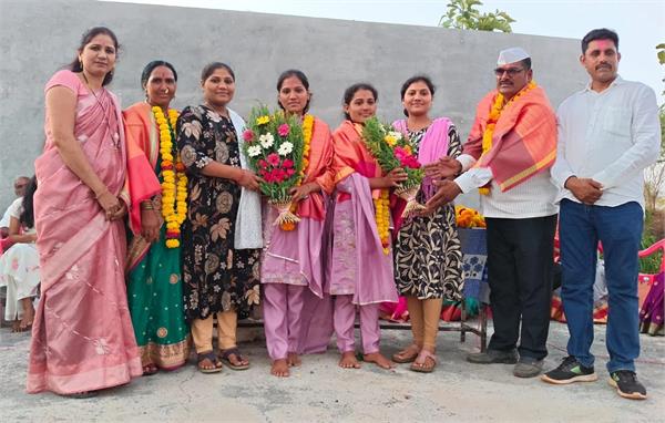 4 daughters of laborer father did wonders