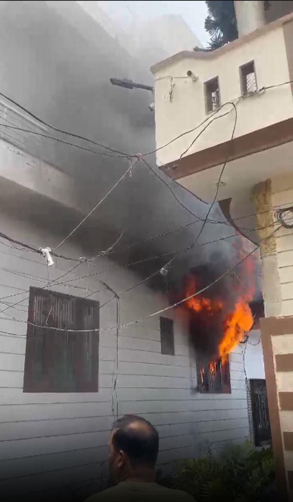 fire breaks out in goldsmith  s house due to electrical short circuit