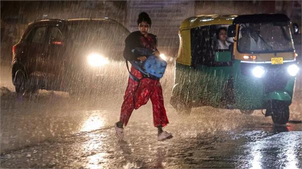rain changes weather pattern in delhi