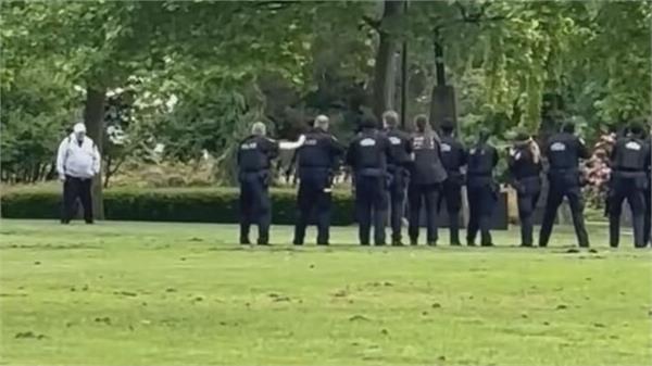 police kill stabbing suspect