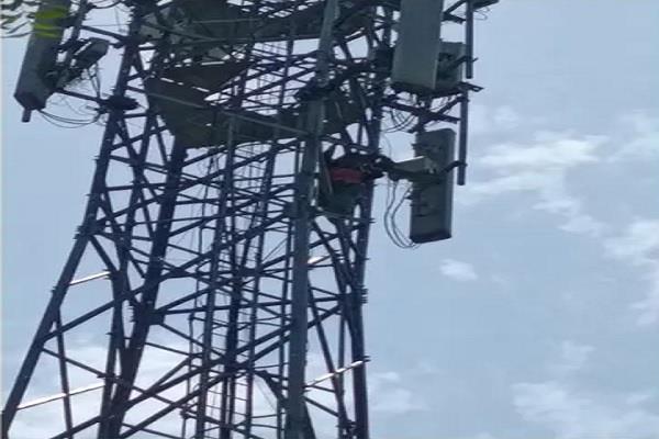 girl  lover  police  release  mobile tower