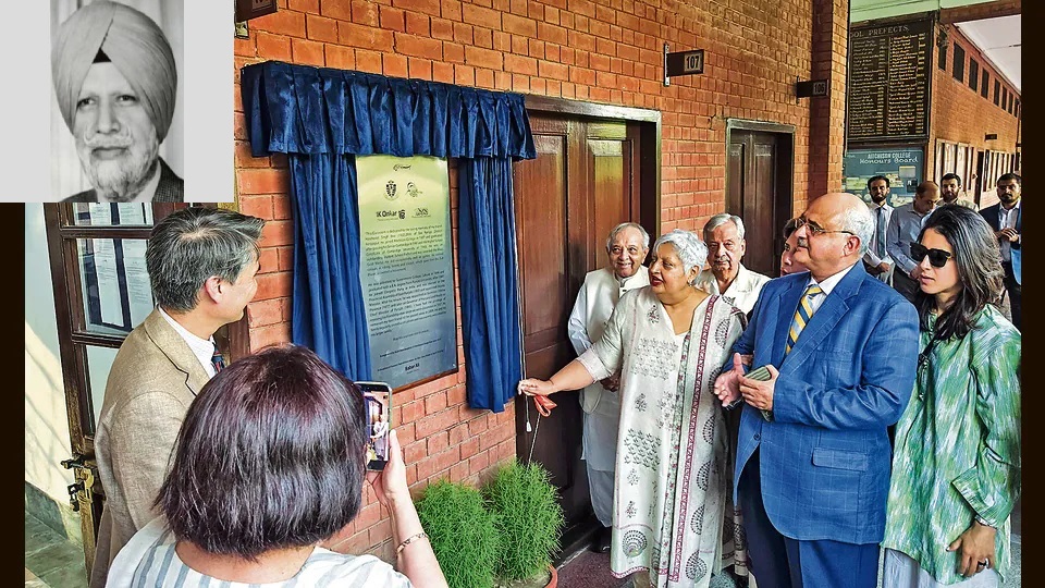 ਸਰਹੱਦ ਪਾਰ ਦੋਸਤੀ ਦੀ ਮਿਸਾਲ; ਪੰਜਾਬ ਦੇ ਸਾਬਕਾ CM ਹਰਚਰਨ ਸਿੰਘ ਬਰਾੜ ਦੇ ਨਾਂ ''ਤੇ ਰੱਖਿਆ ਕਲਾਸਰੂਮ ਦਾ ਨਾਂ